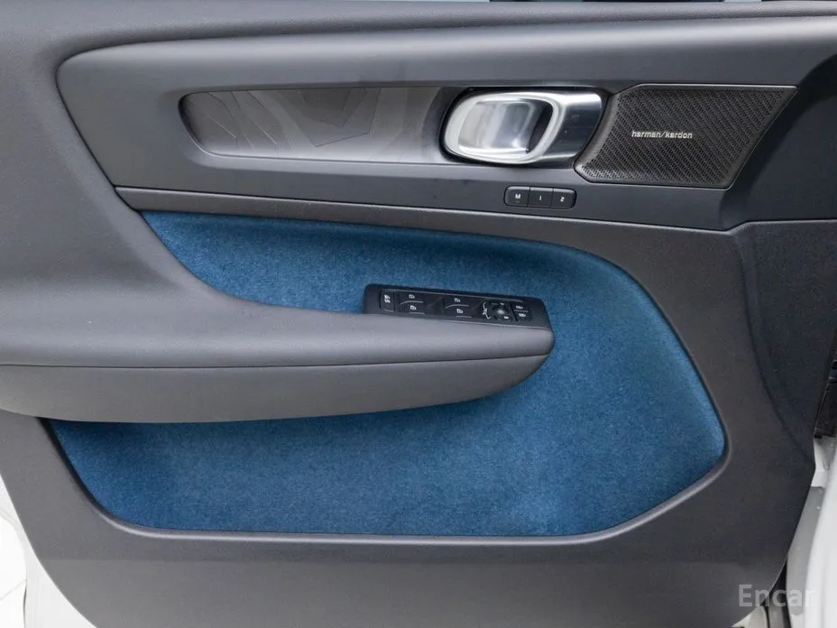 Фото 13 - Volvo XC40