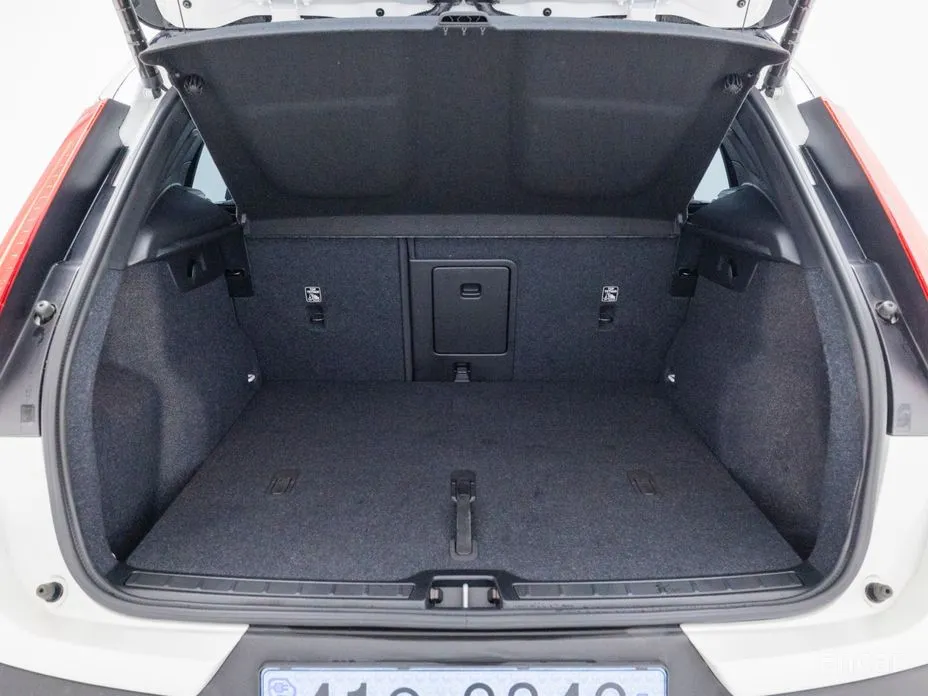 Фото 17 - Volvo XC40