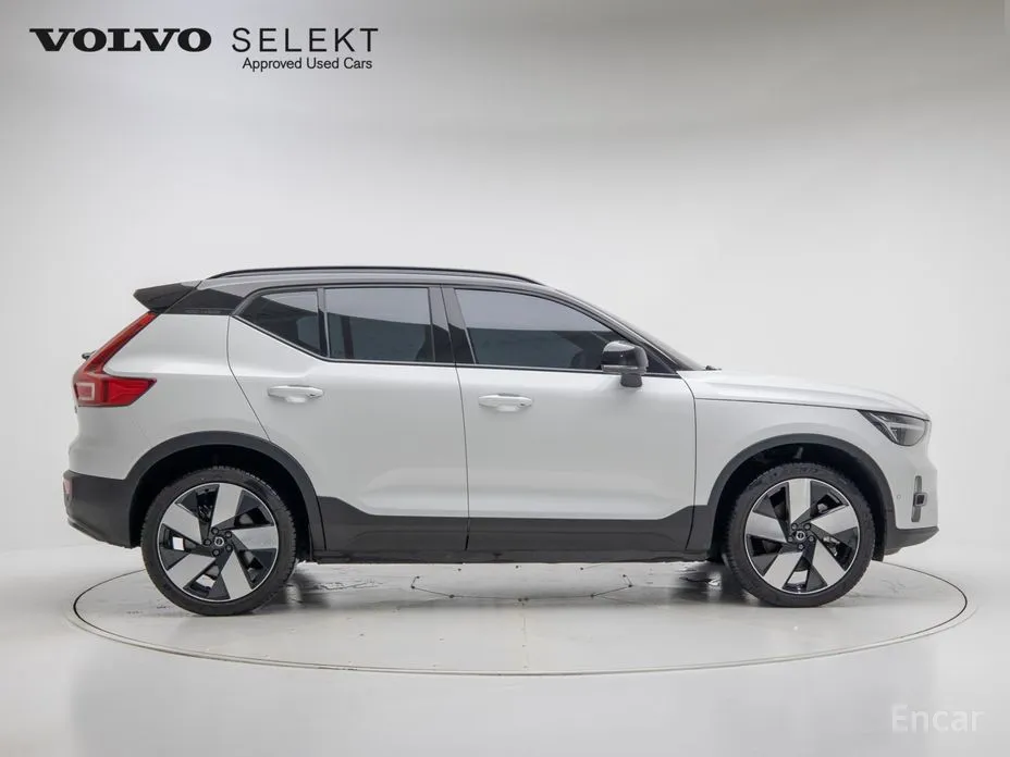 Фото 4 - Volvo XC40