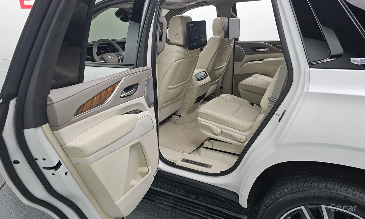 Фото 12 - Cadillac Escalade