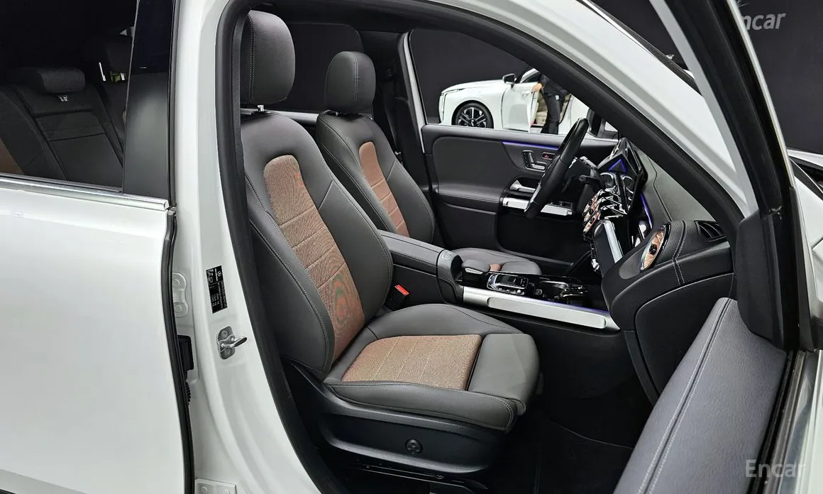 Фото 10 - Mercedes-Benz EQB