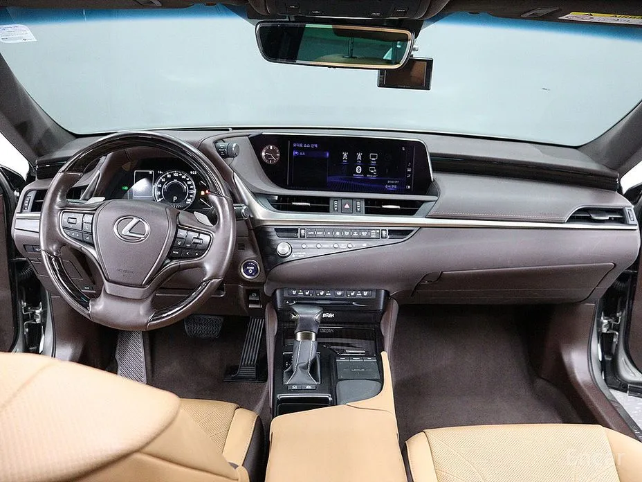 Фото 12 - Lexus ES