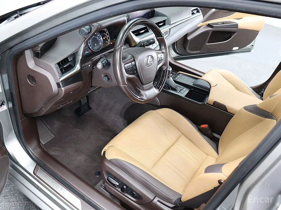 Фото 15 - Lexus ES