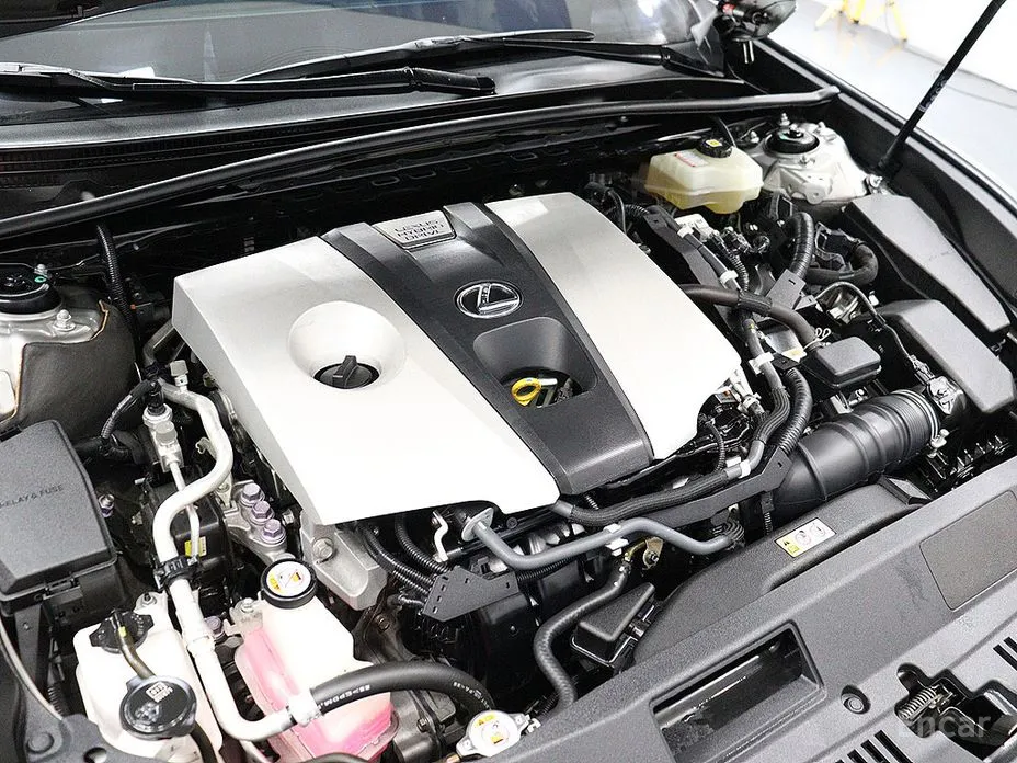 Фото 19 - Lexus ES