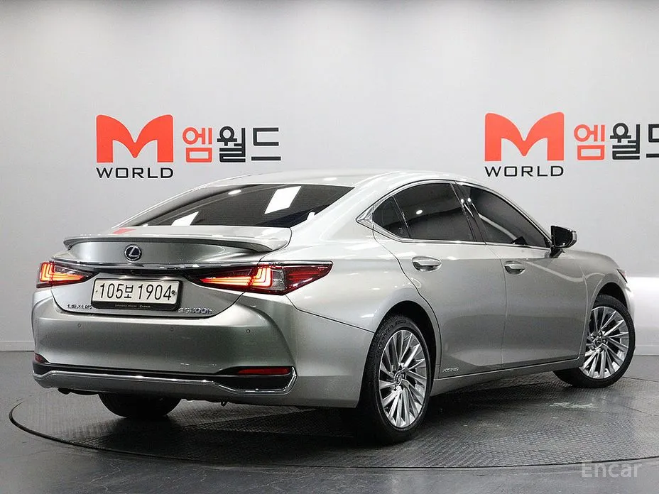 Фото 3 - Lexus ES