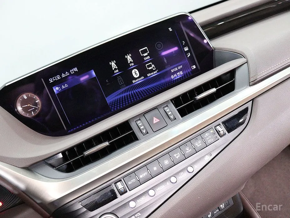 Фото 7 - Lexus ES