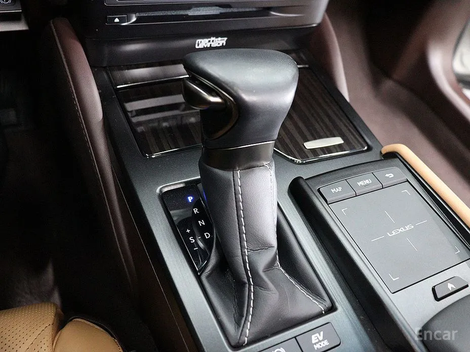 Фото 8 - Lexus ES