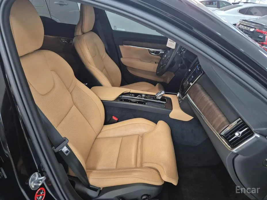 Фото 12 - Volvo S90