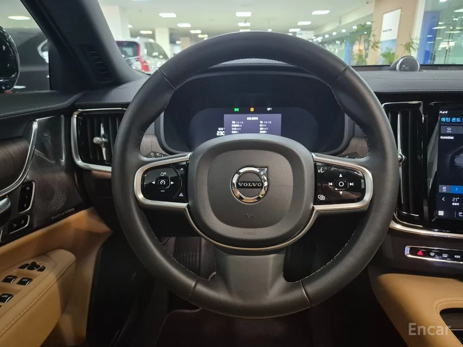 Фото 14 - Volvo S90