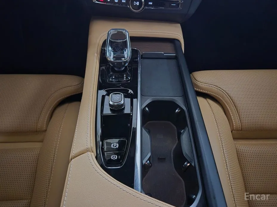 Фото 9 - Volvo S90