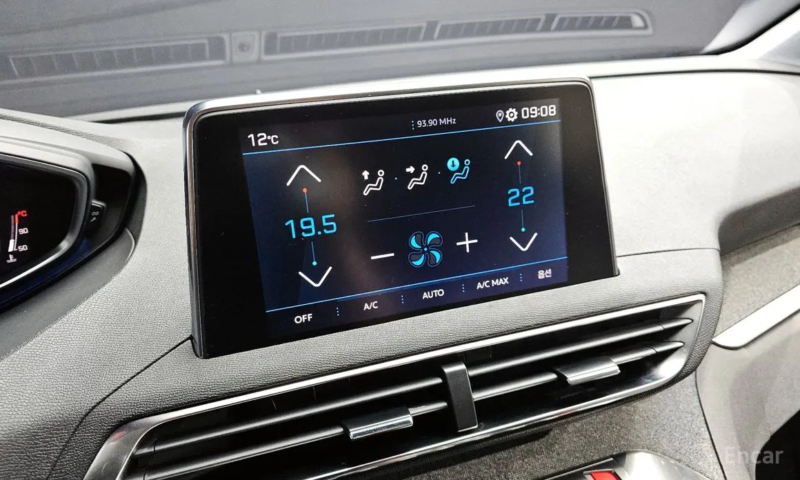 Фото 18 - Peugeot 3008