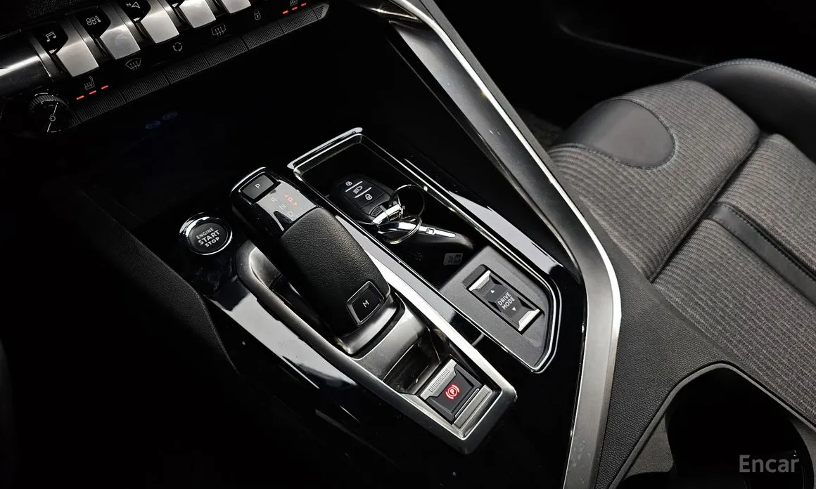 Фото 9 - Peugeot 3008