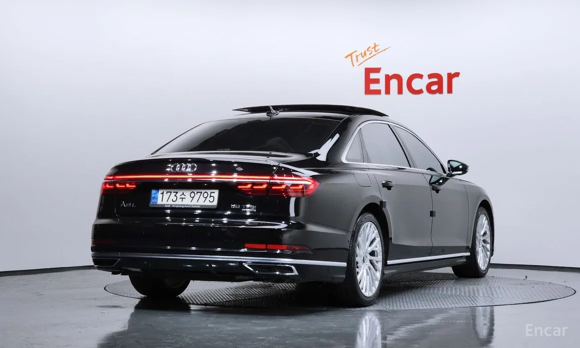 Фото 2 - Audi A8