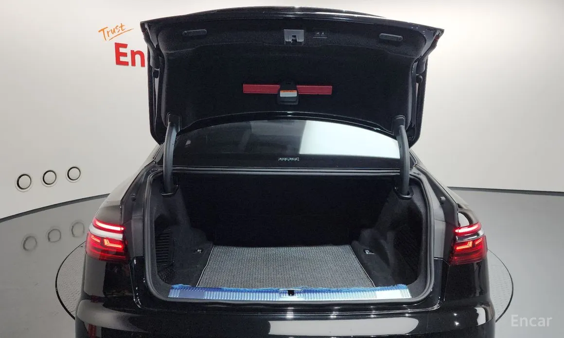 Фото 20 - Audi A8