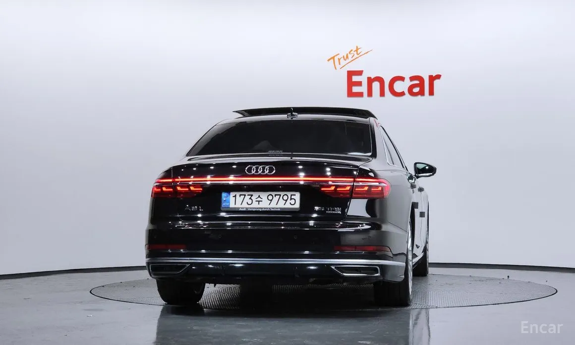 Фото 4 - Audi A8