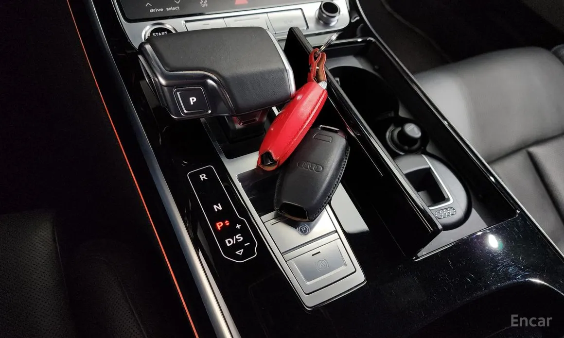 Фото 9 - Audi A8