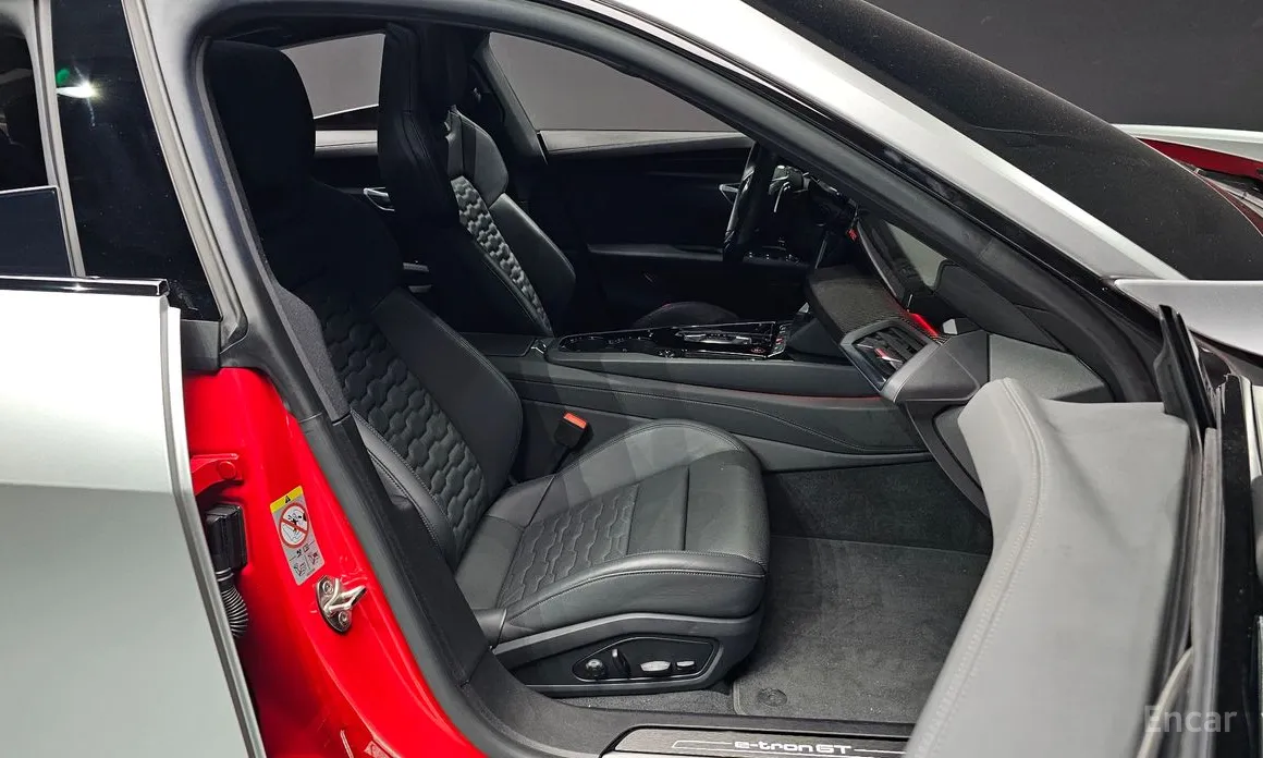 Фото 10 - Audi e-tron GT