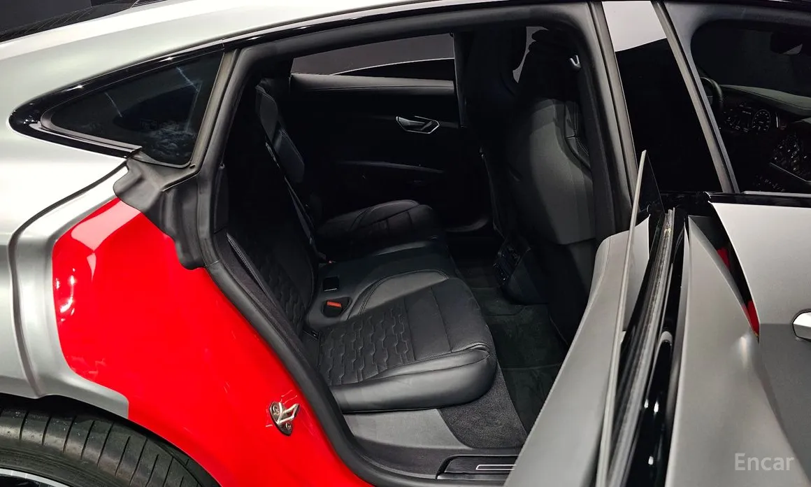 Фото 11 - Audi e-tron GT