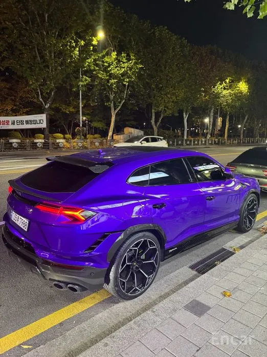 Фото 3 - Lamborghini Urus