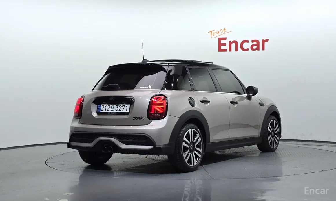 Фото 2 - Mini Cooper