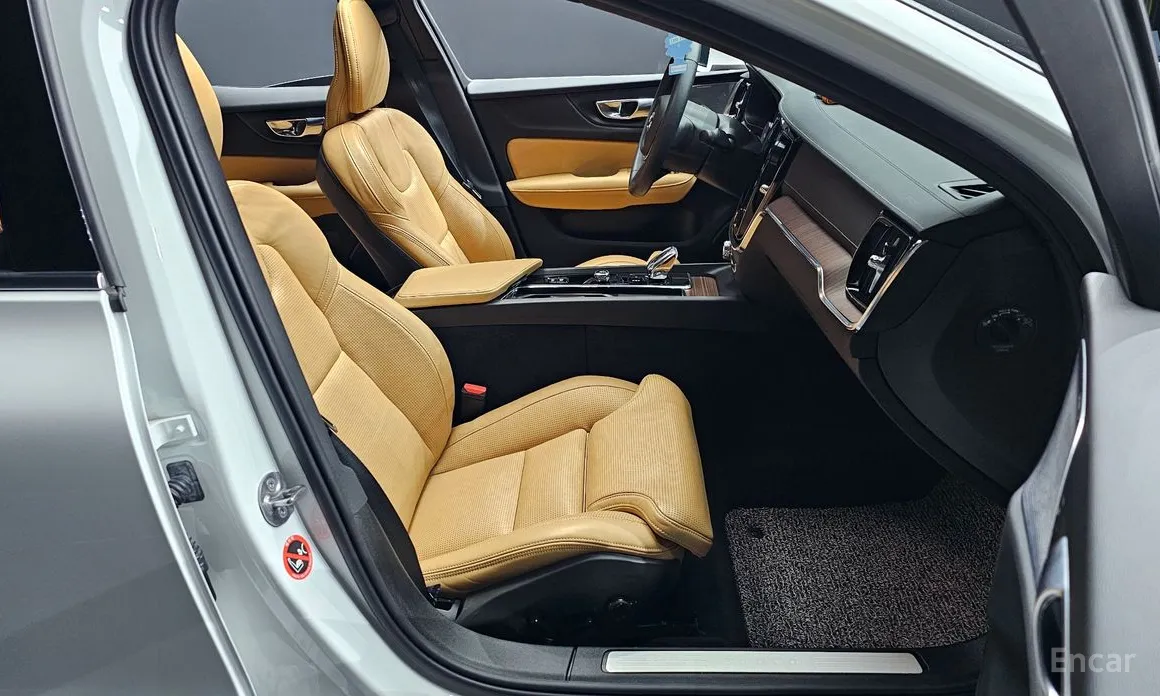 Фото 10 - Volvo S60