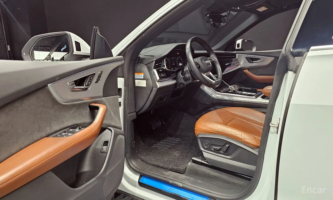 Фото 10 - Audi Q8