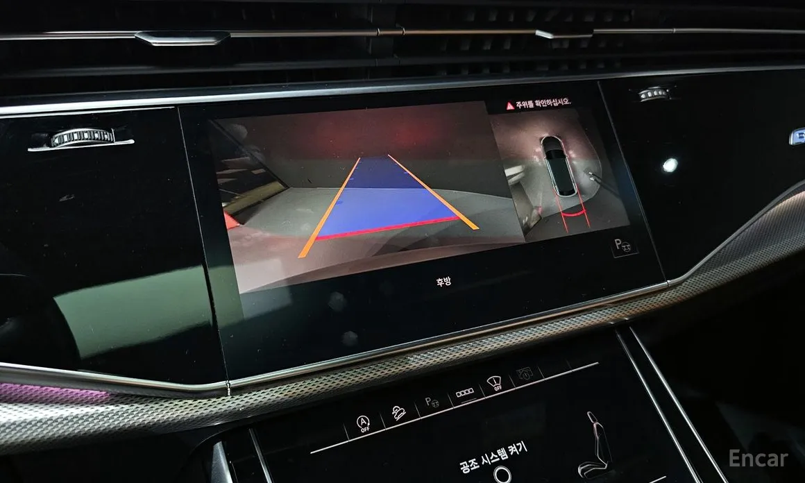 Фото 14 - Audi Q8