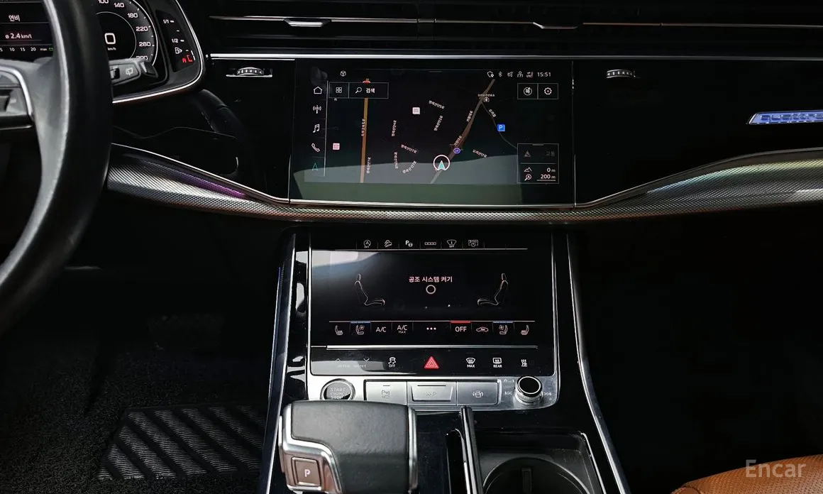 Фото 15 - Audi Q8