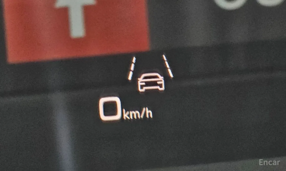 Фото 17 - Audi Q8