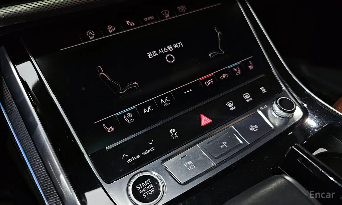 Фото 19 - Audi Q8