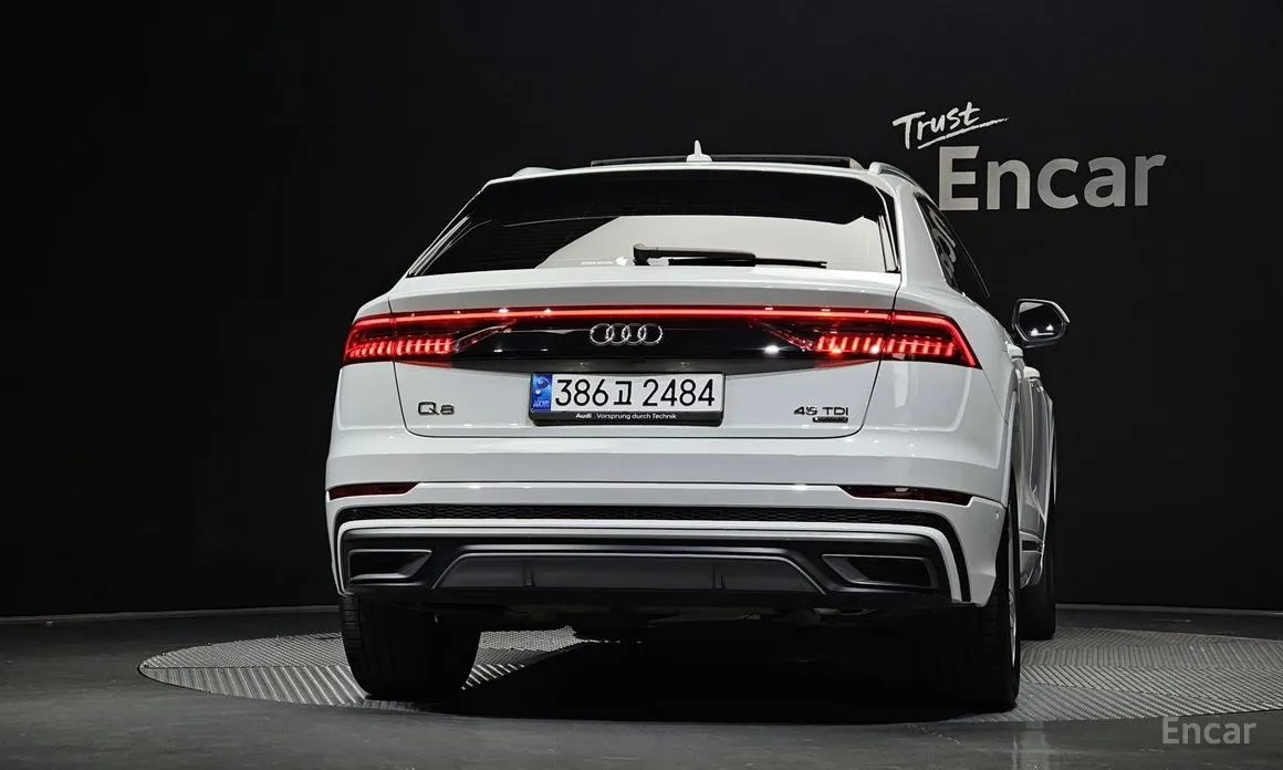 Фото 4 - Audi Q8