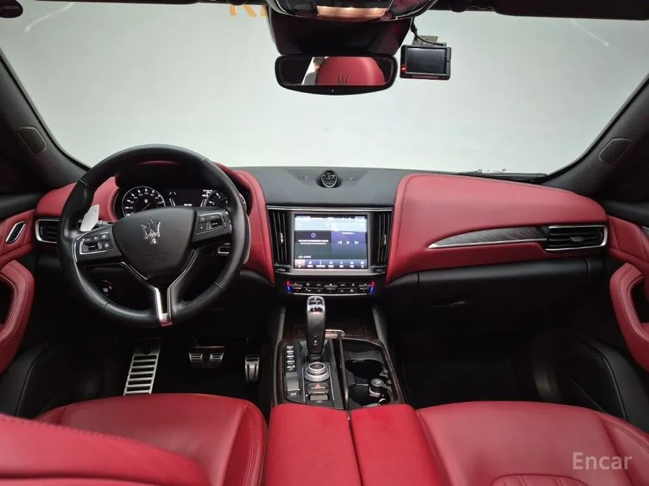 Фото 7 - Maserati Levante