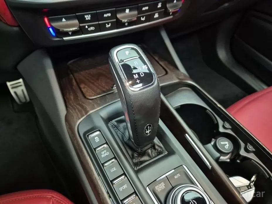 Фото 8 - Maserati Levante