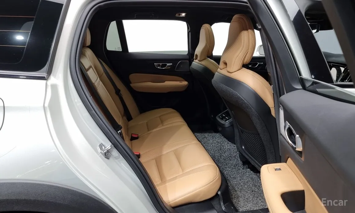 Фото 12 - Volvo V60