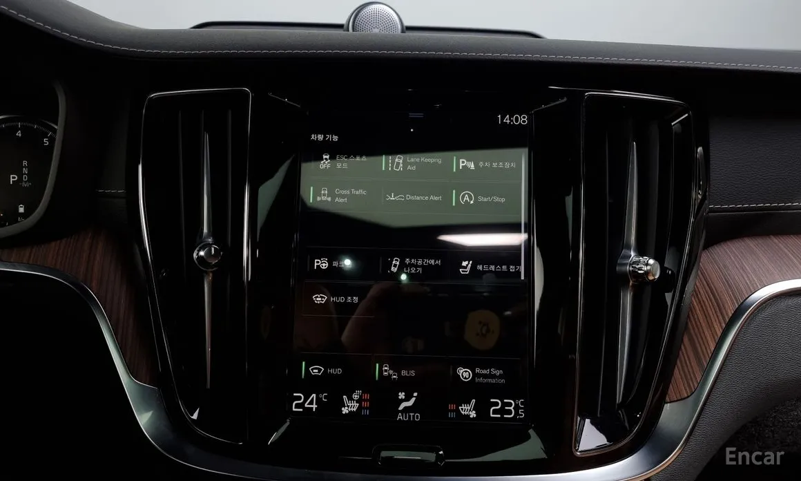 Фото 16 - Volvo V60