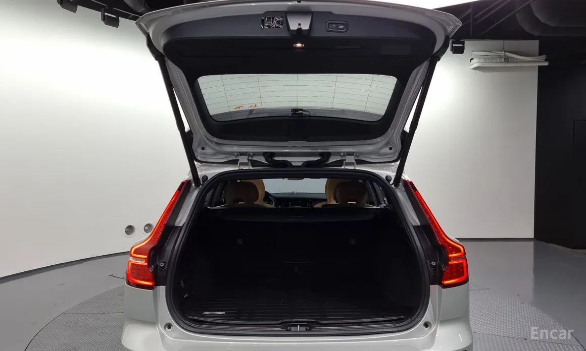 Фото 20 - Volvo V60