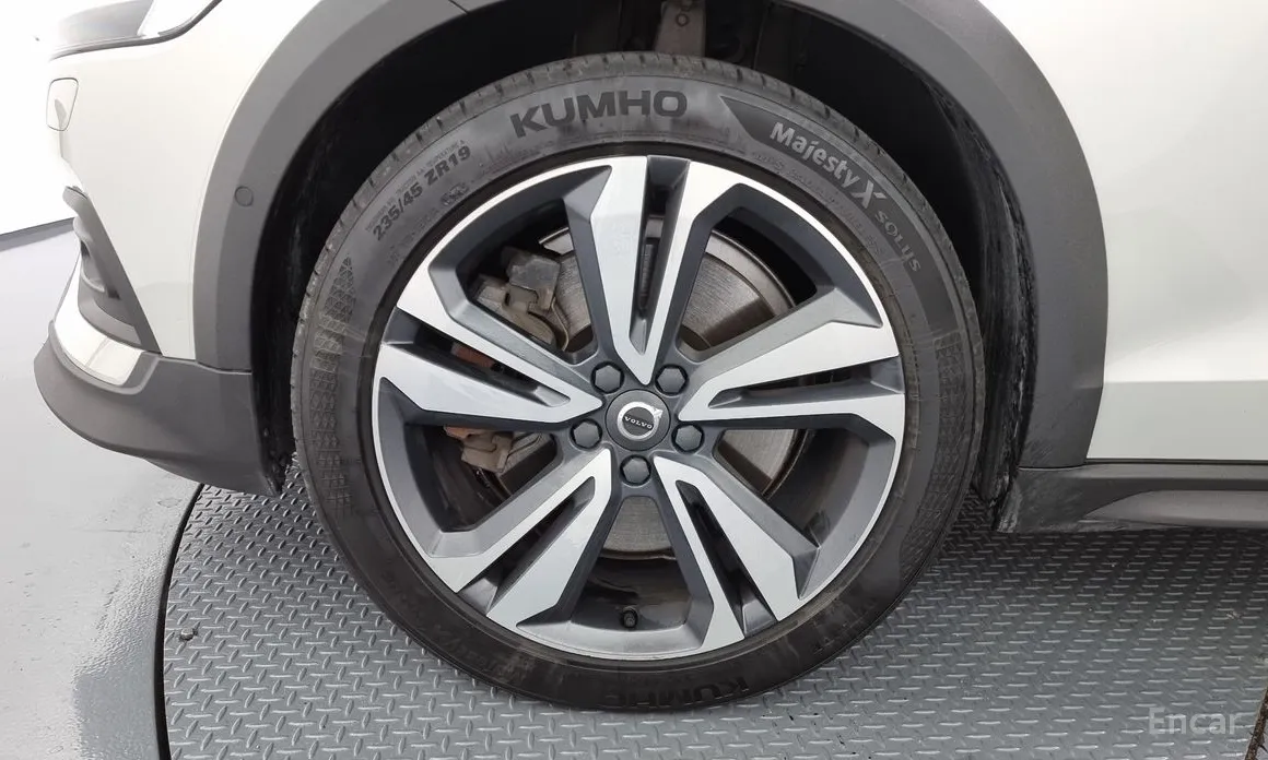 Фото 5 - Volvo V60