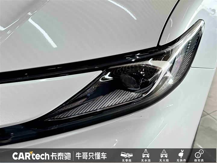 Фото 11 - Toyota Camry