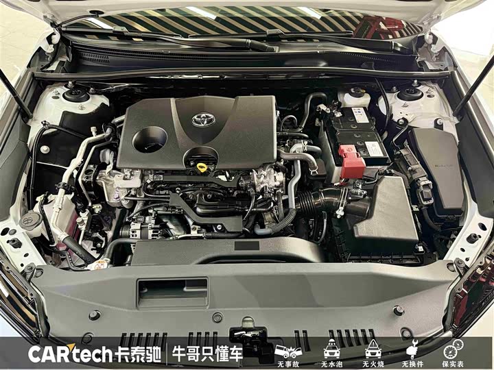 Фото 14 - Toyota Camry