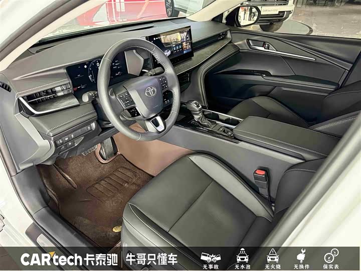 Фото 17 - Toyota Camry