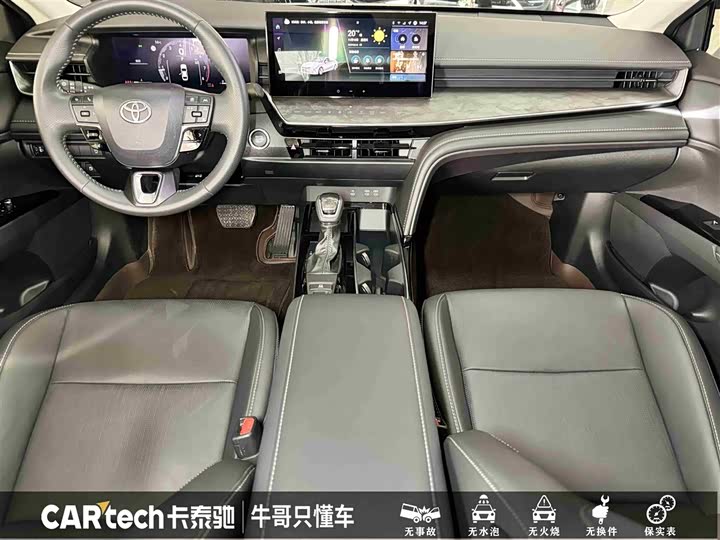 Фото 18 - Toyota Camry