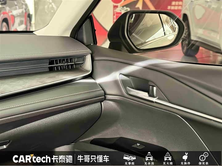 Фото 20 - Toyota Camry