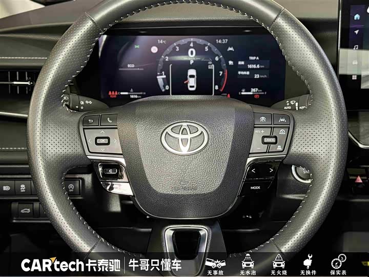 Фото 22 - Toyota Camry