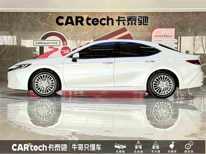 Фото 27 - Toyota Camry