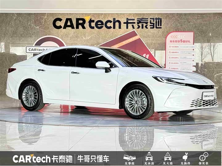 Фото 3 - Toyota Camry