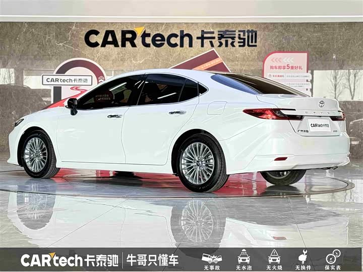 Фото 6 - Toyota Camry