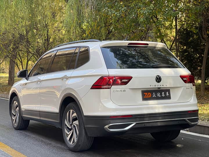 Фото 12 - Volkswagen Tiguan L Pro