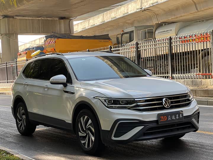Фото 3 - Volkswagen Tiguan L Pro