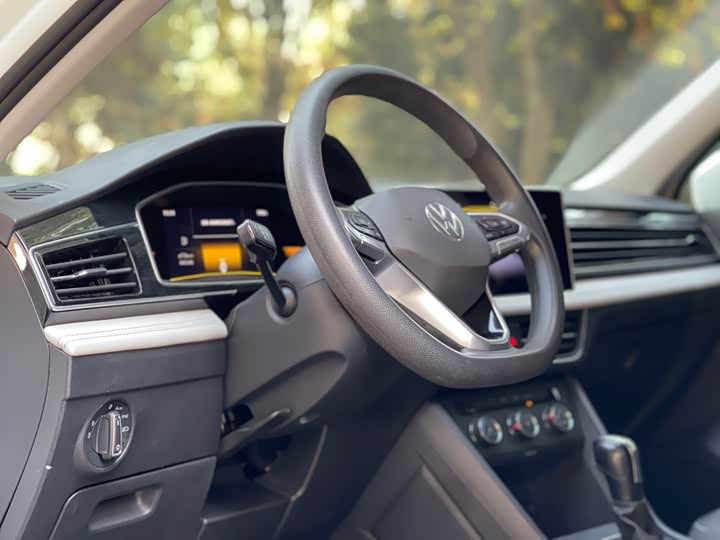 Фото 4 - Volkswagen Tiguan L Pro