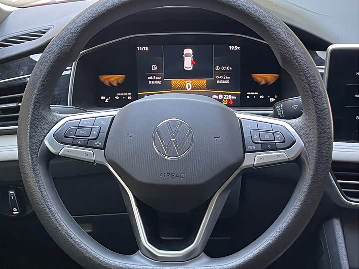 Фото 9 - Volkswagen Tiguan L Pro